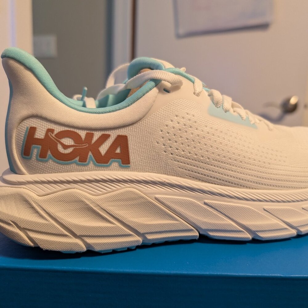HOKA Arahi 7 - Womens Sneakers